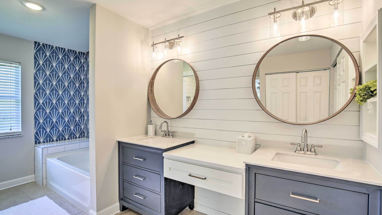 Photo of Others in Bloomingdale