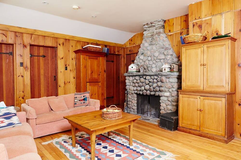 Photo of Livingroom in Oro-Medonte