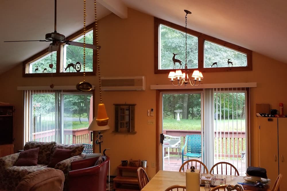 Photo of Livingroom in Albrightsville