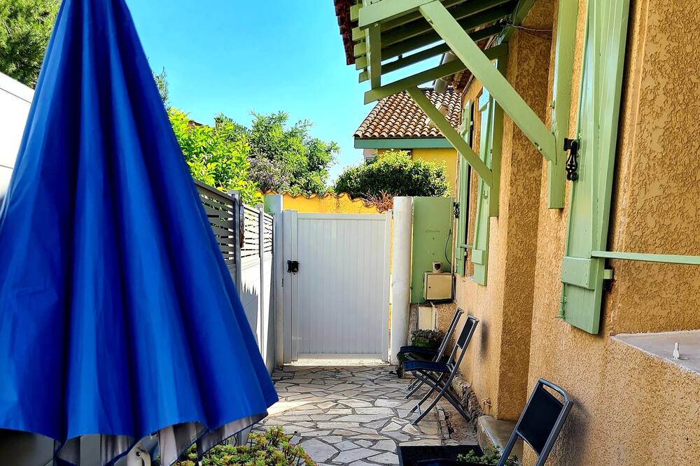Photo of Patio Balcony in La Peyrade