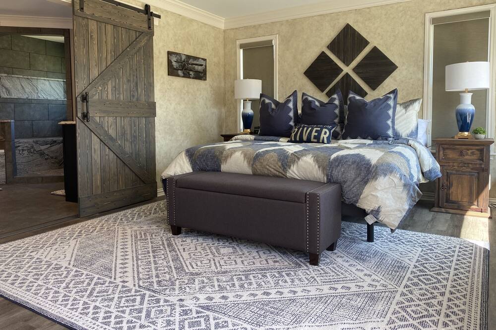 Photo of Bedroom in Thomaston