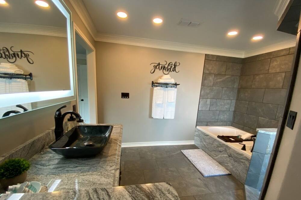 Photo of Bathroom in Thomaston