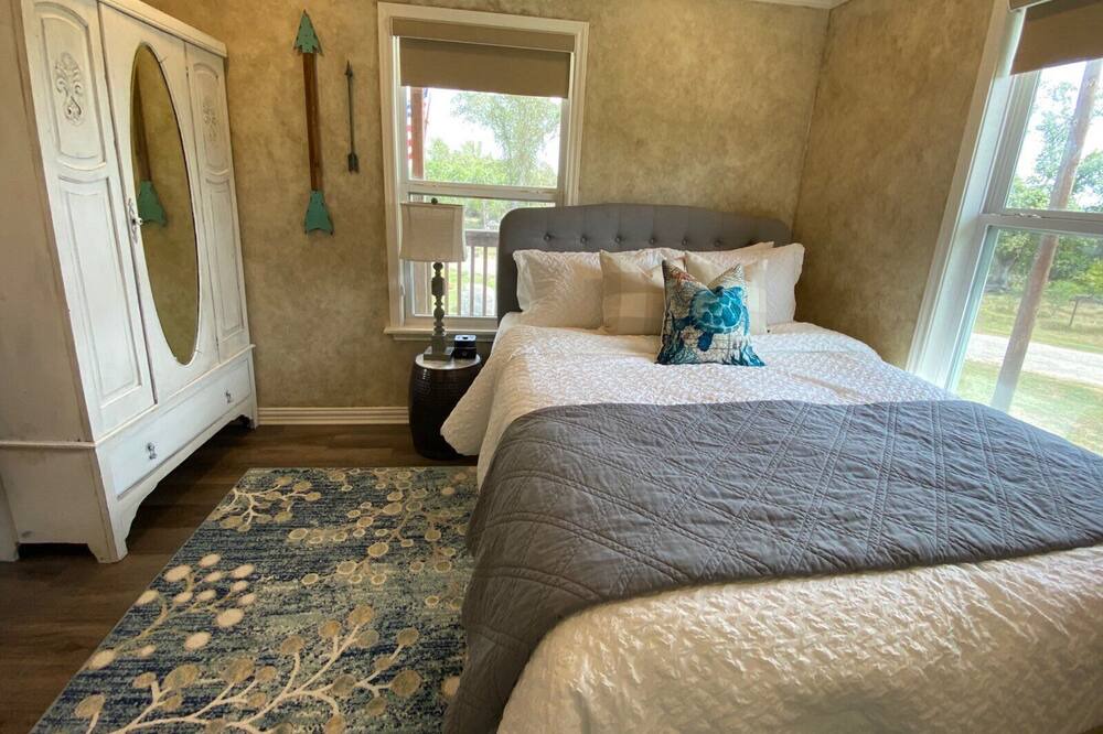 Photo of Bedroom in Thomaston