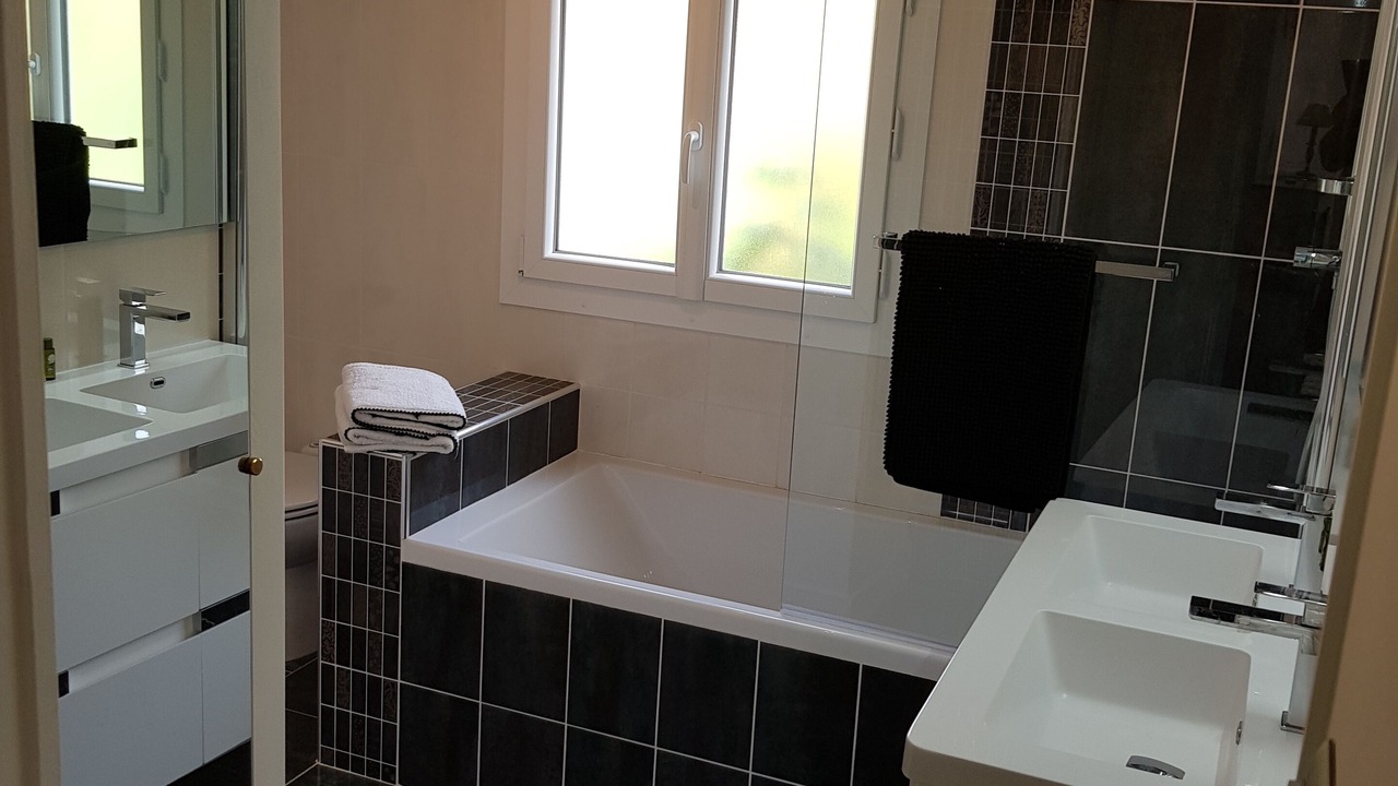 Photo of Bathroom in Saint-Germain-sur-Avre