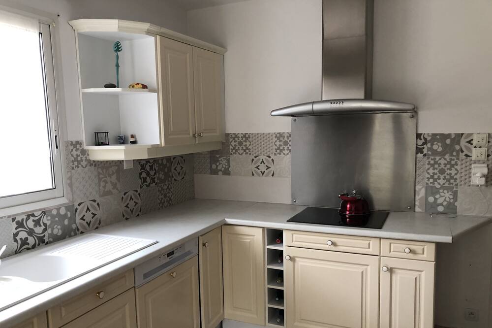Photo of Kitchen in Laroque-Timbaut