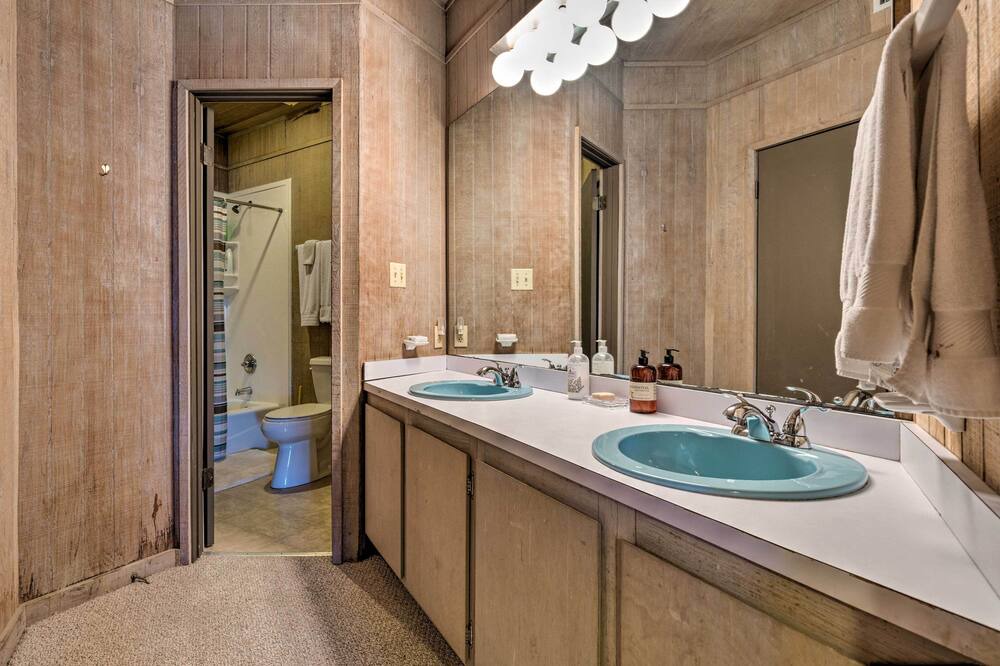 Photo of Bathroom in Josephine