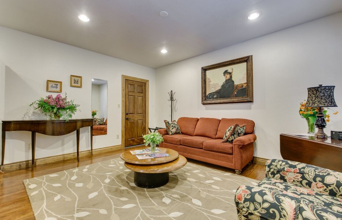 Photo of Livingroom in Midtown