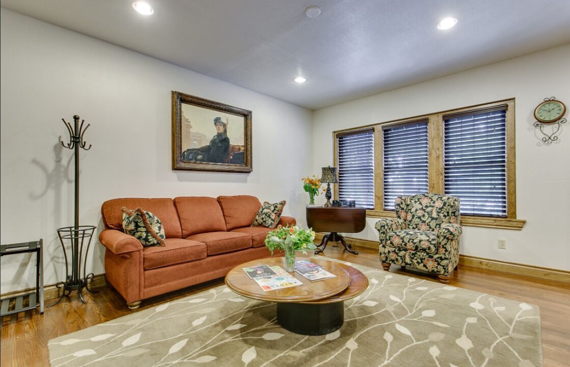 Photo of Livingroom in Midtown
