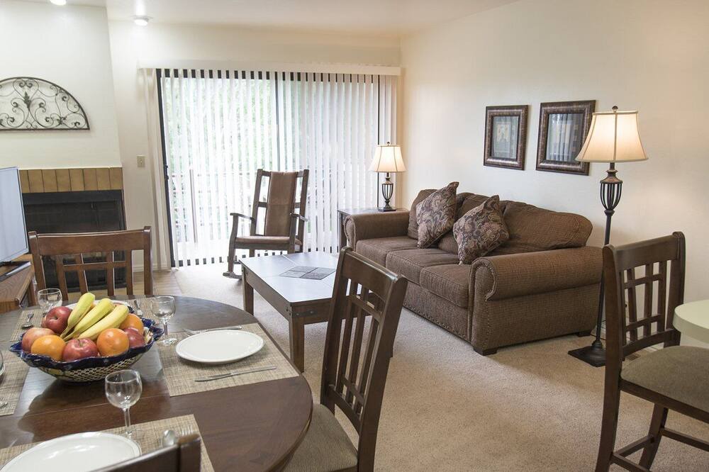 Photo of Livingroom in Summit Park