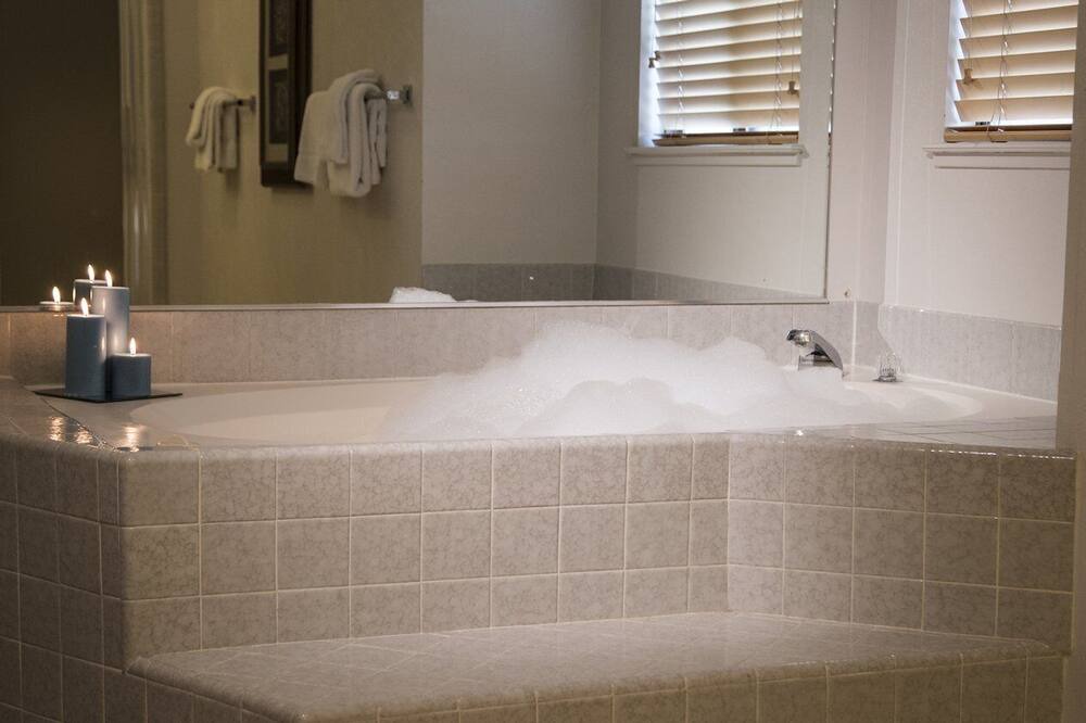 Photo of Bathroom in Summit Park