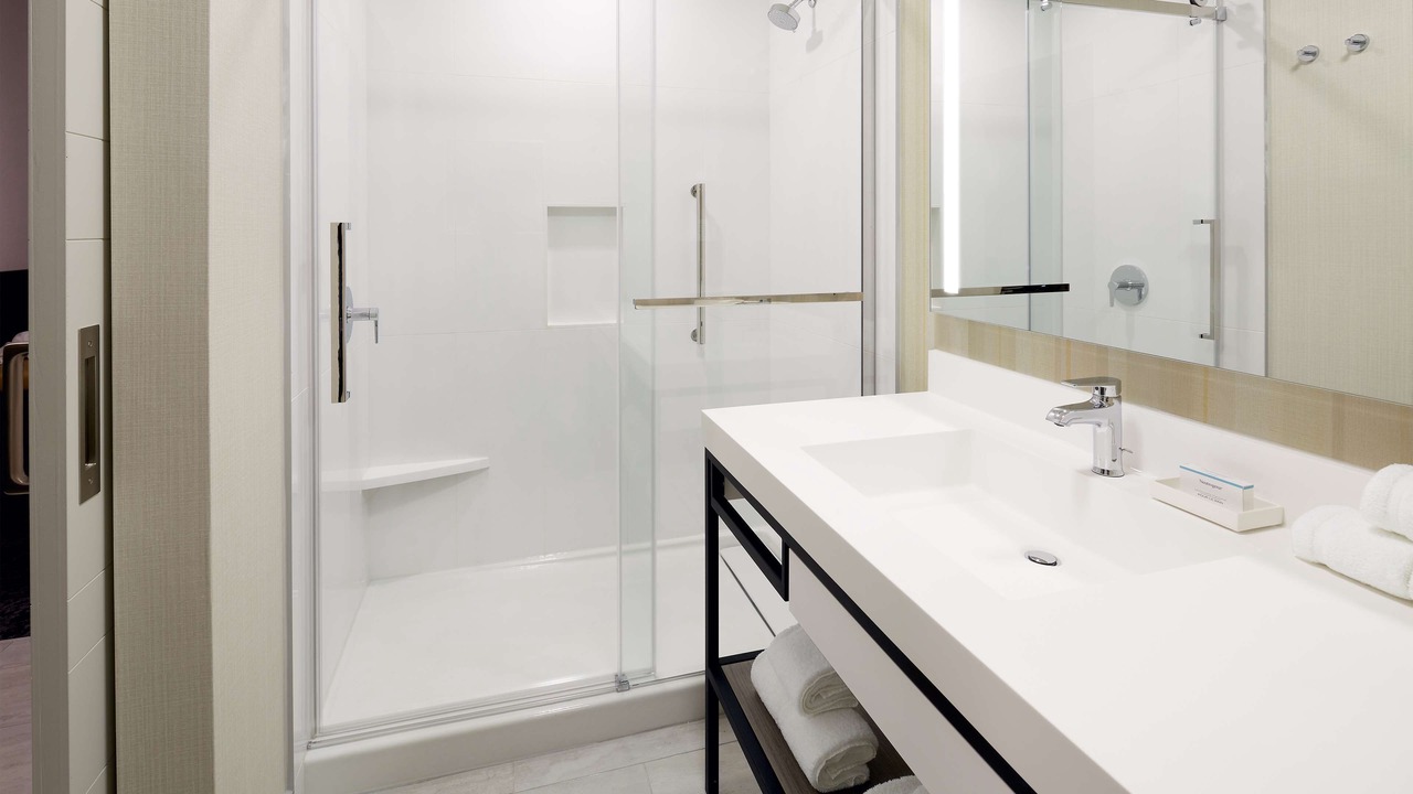 Photo of Bathroom in Cote-Des-Neiges—Notre-Dame-De-Grace