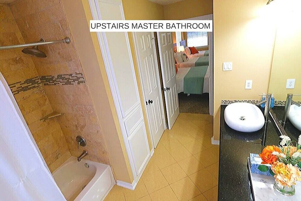 Photo of Bathroom in Quail Valley