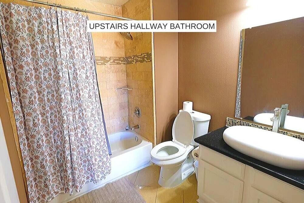 Photo of Bathroom in Quail Valley