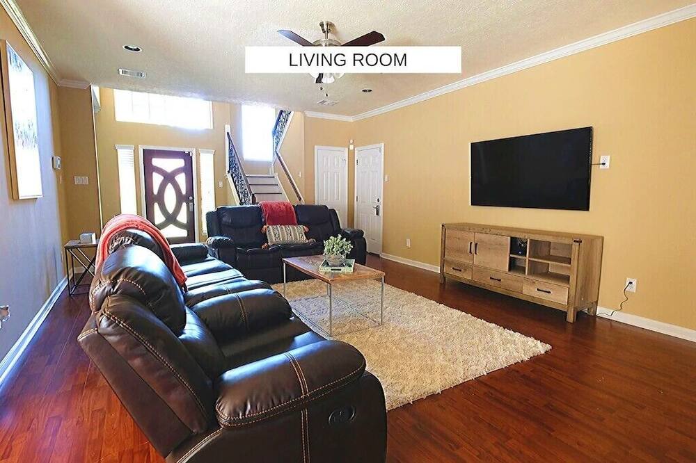 Photo of Livingroom in Quail Valley