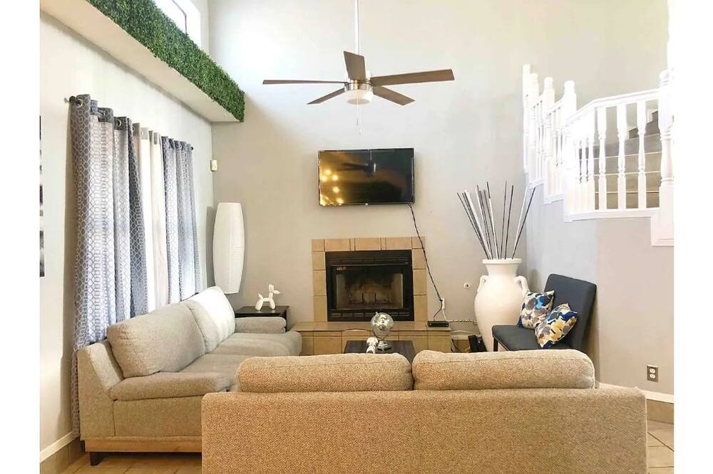 Photo of Livingroom in Biggs Field
