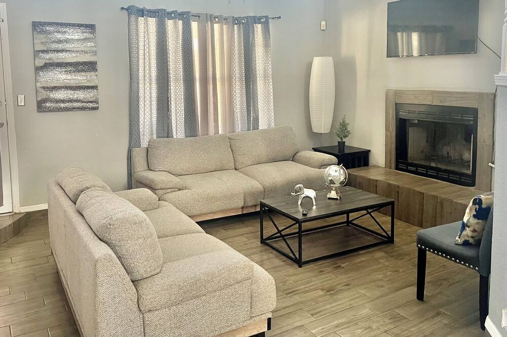 Photo of Livingroom in Biggs Field
