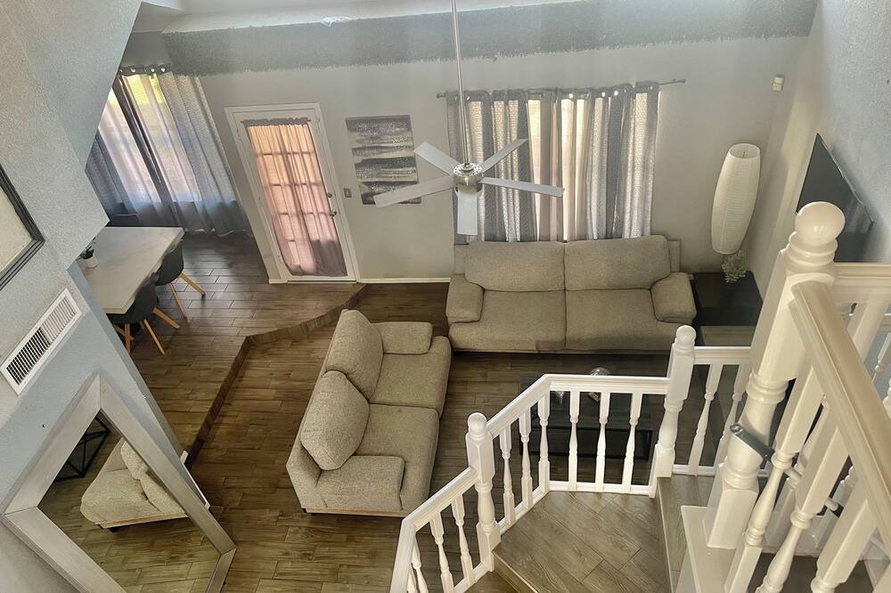 Photo of Livingroom in Biggs Field