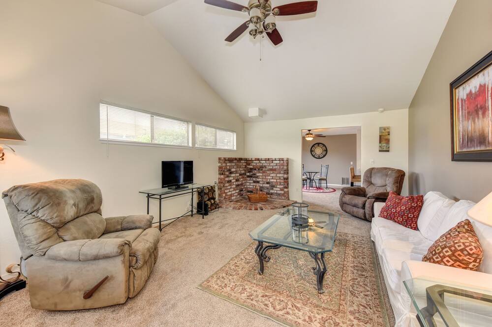 Photo of Livingroom in Rescue