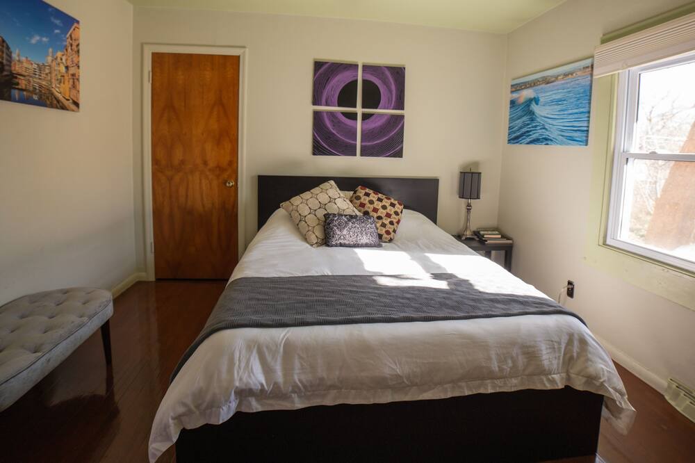 Photo of Bedroom in East Lawrence