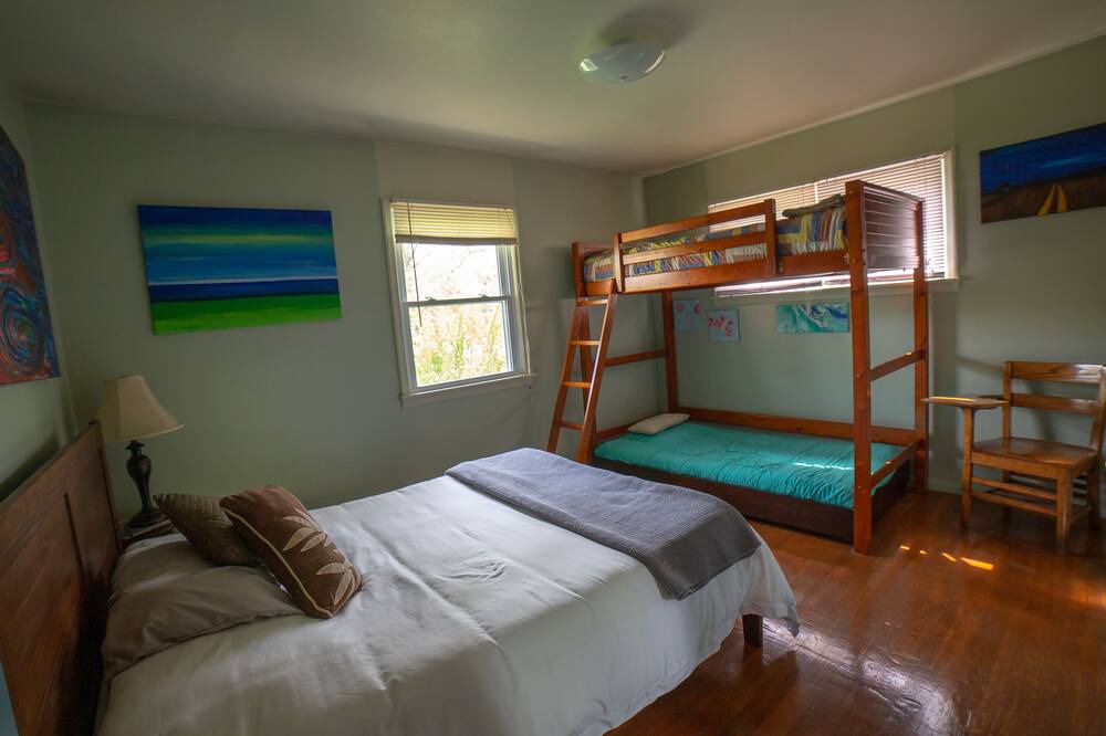 Photo of Bedroom in East Lawrence