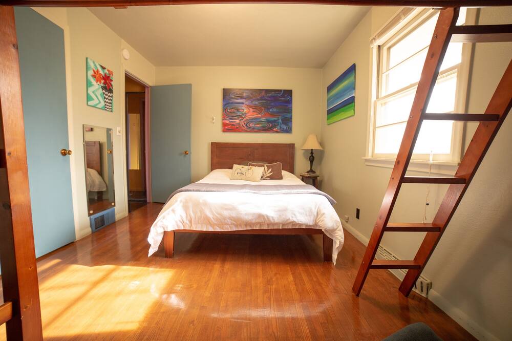Photo of Bedroom in East Lawrence