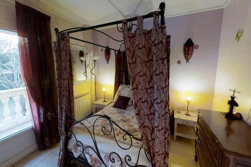 Photo of Bedroom in Tresques