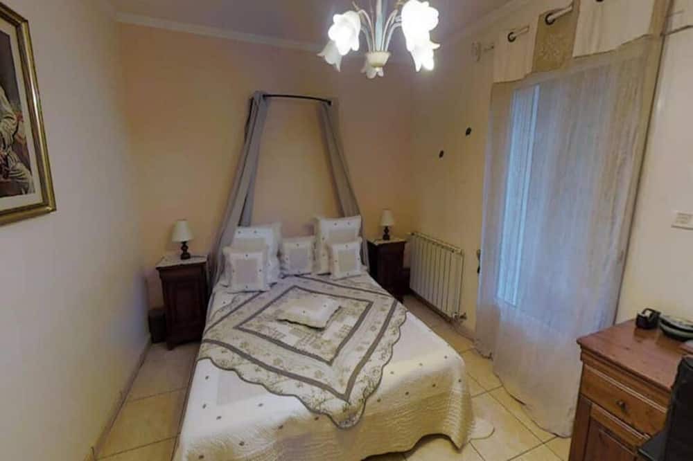 Photo of Bedroom in Tresques
