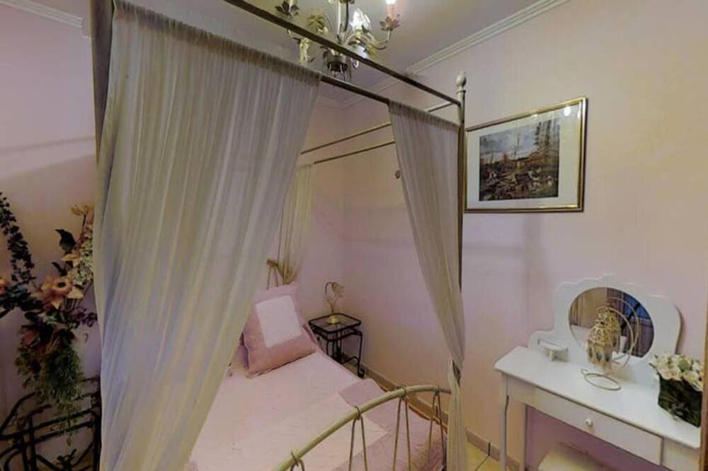 Photo of Bedroom in Tresques