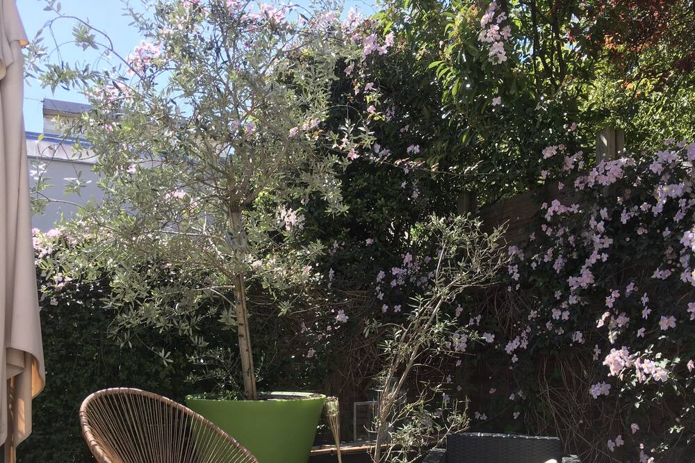 Photo of Patio Balcony in Plateau - Mont-Valerien