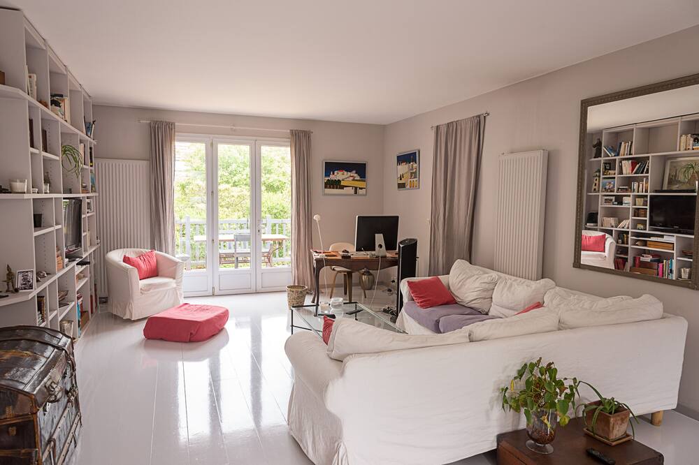 Photo of Livingroom in Plateau - Mont-Valerien