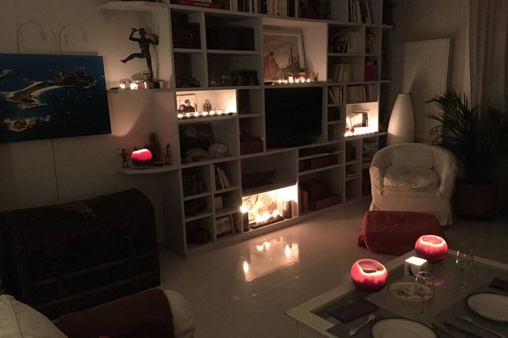 Photo of Livingroom in Plateau - Mont-Valerien