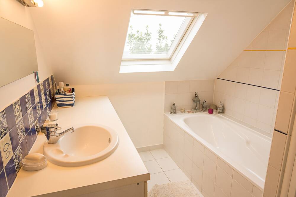 Photo of Bathroom in Plateau - Mont-Valerien
