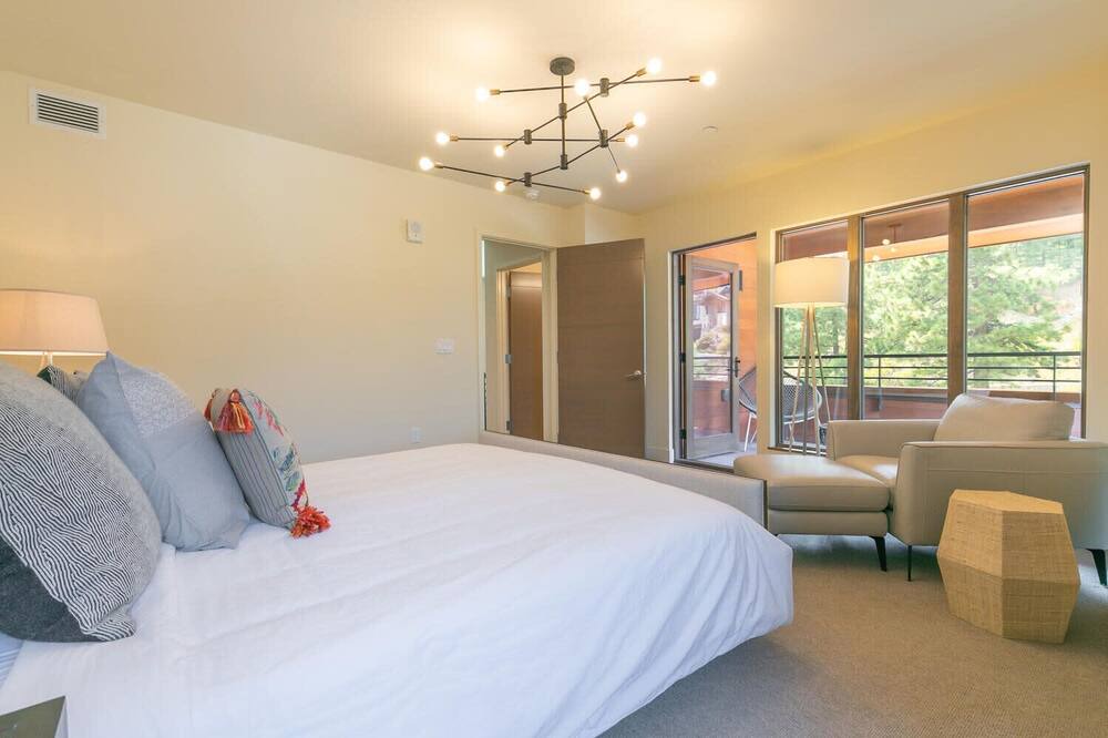 Photo of Bedroom in Crystal Bay