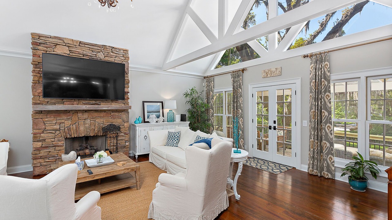 Photo of Livingroom in King City