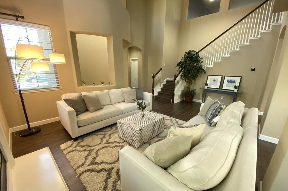 Photo of Livingroom in Rancho Cordova