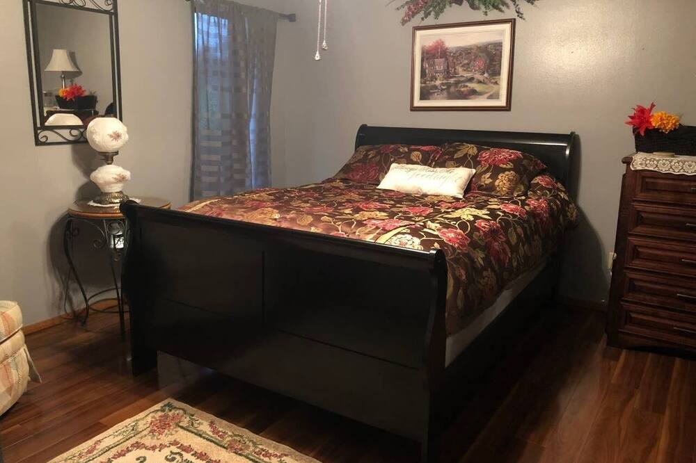 Photo of Bedroom in Centerville