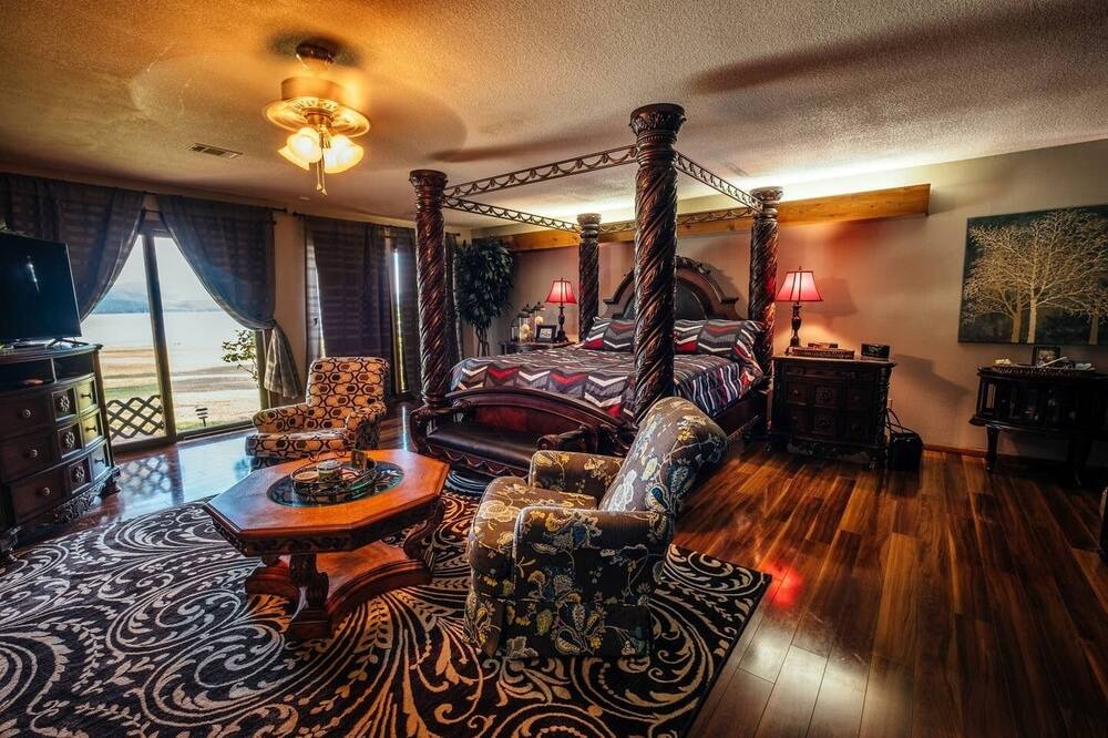 Photo of Bedroom in Centerville