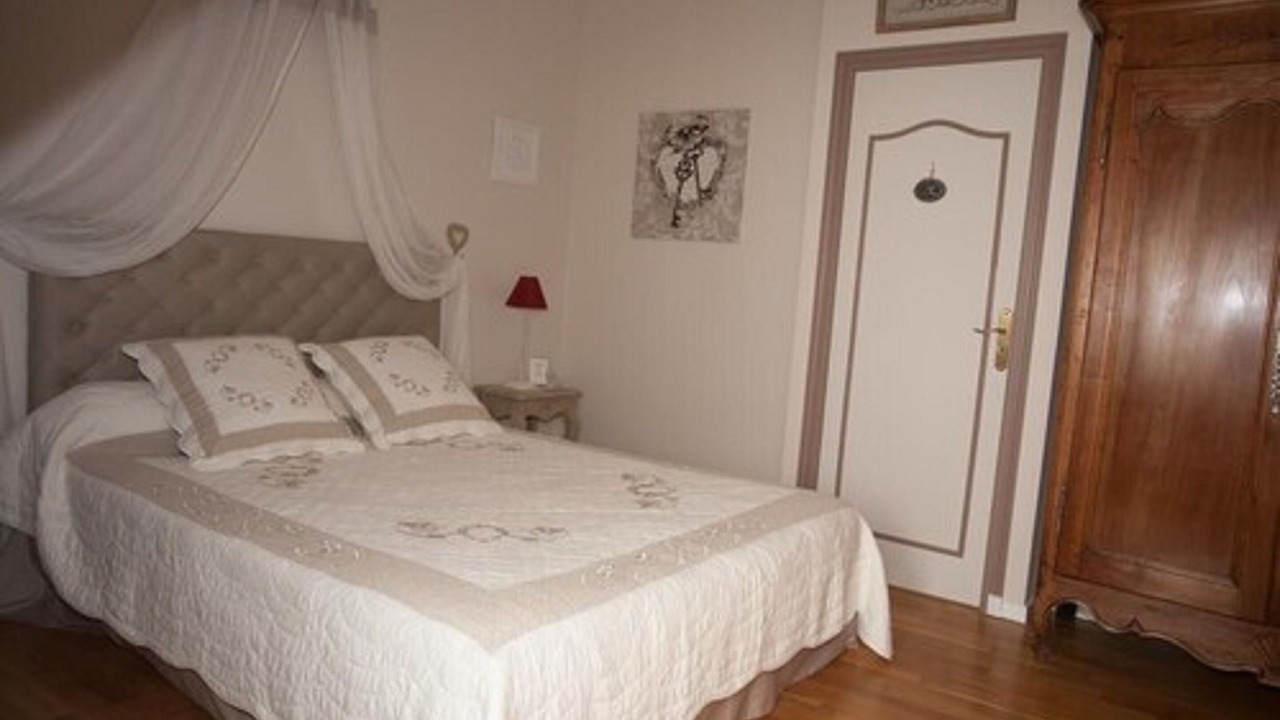 Photo of Bedroom in Dame-Marie-les-Bois