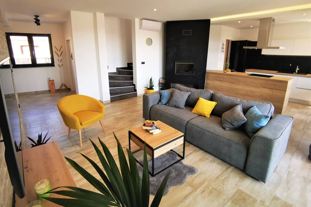 Photo of Livingroom in Loborika