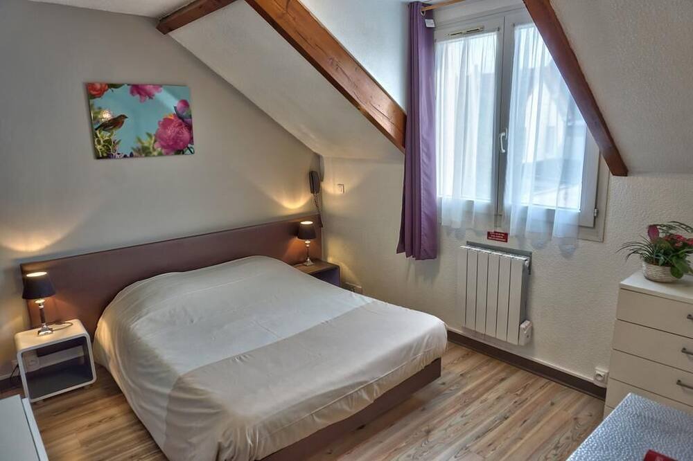 Photo of Bedroom in Venoix