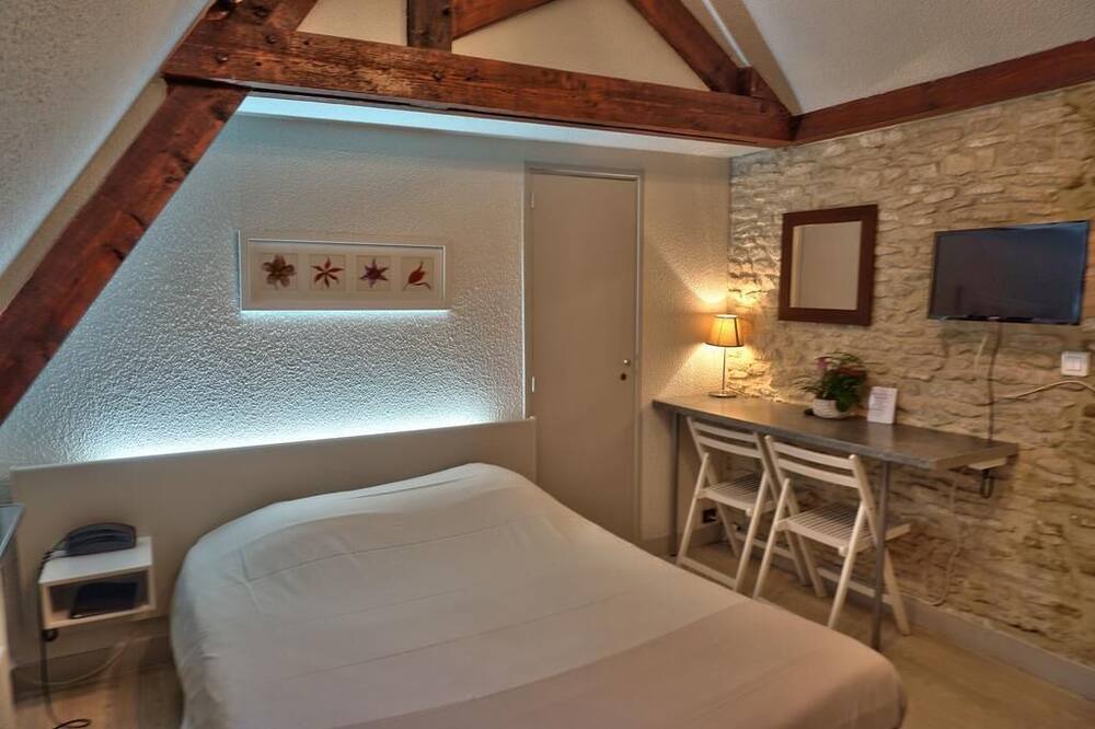 Photo of Bedroom in Venoix