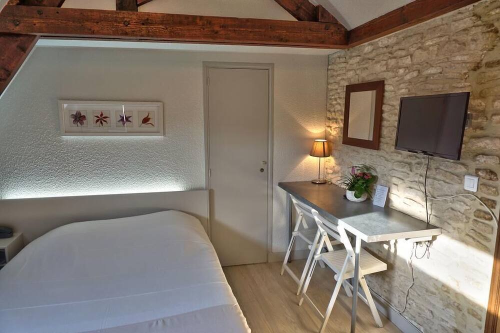 Photo of Bedroom in Venoix