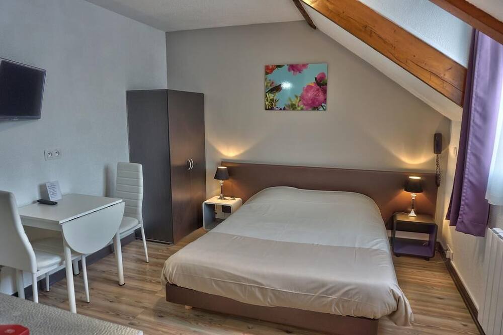 Photo of Bedroom in Venoix