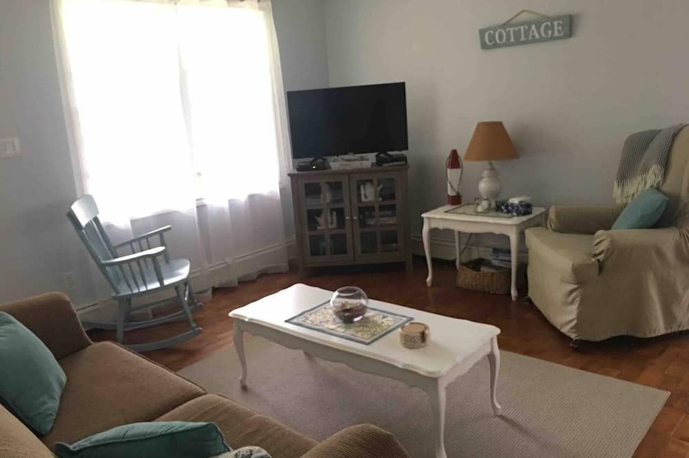 Photo of Livingroom in Lot 61