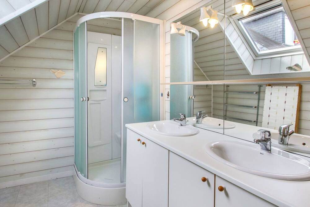 Photo of Bathroom in Plerguer