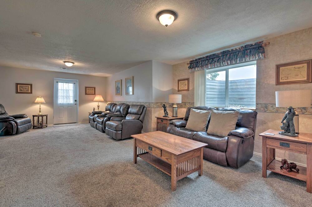 Photo of Livingroom in Lake Point