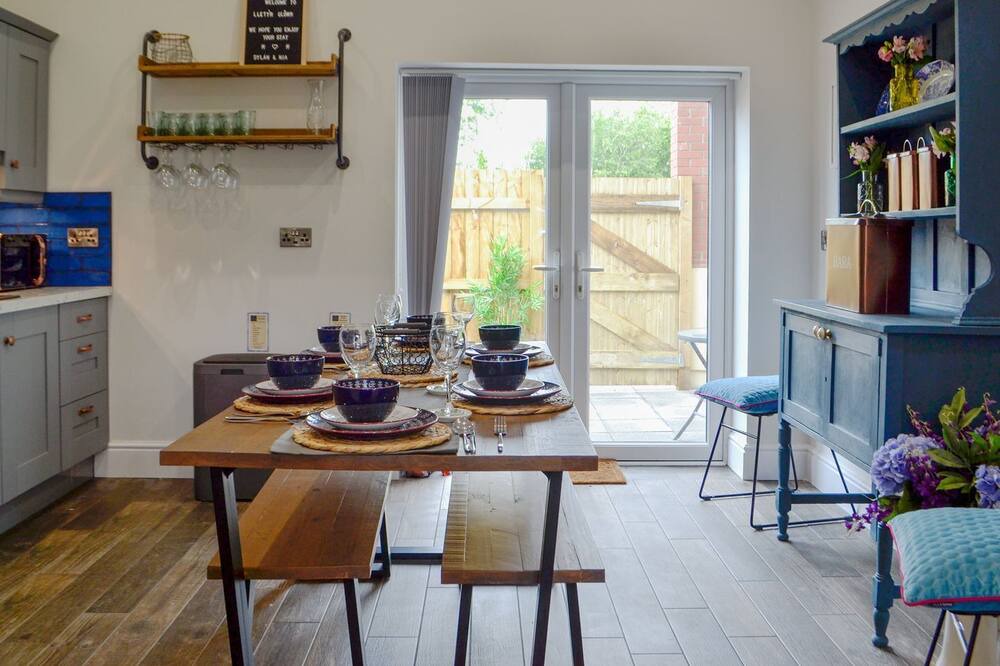 Photo of Kitchen in Ammanford