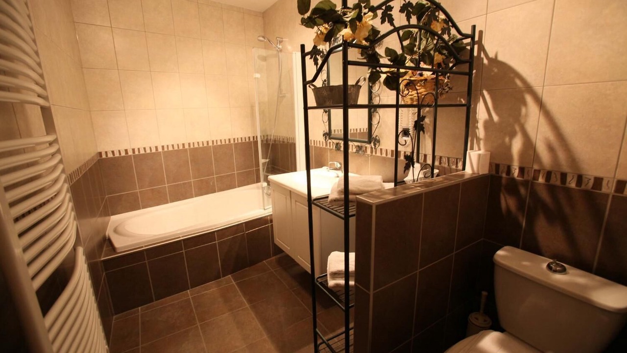 Photo of Others in Beze