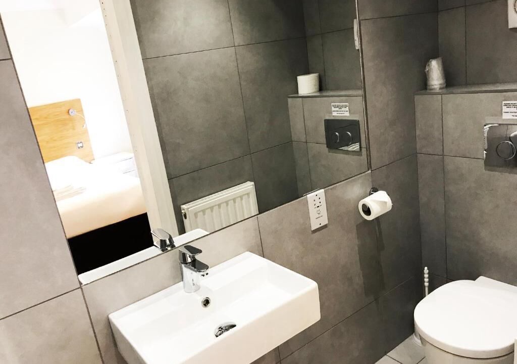 Photo of Bathroom in Pettits