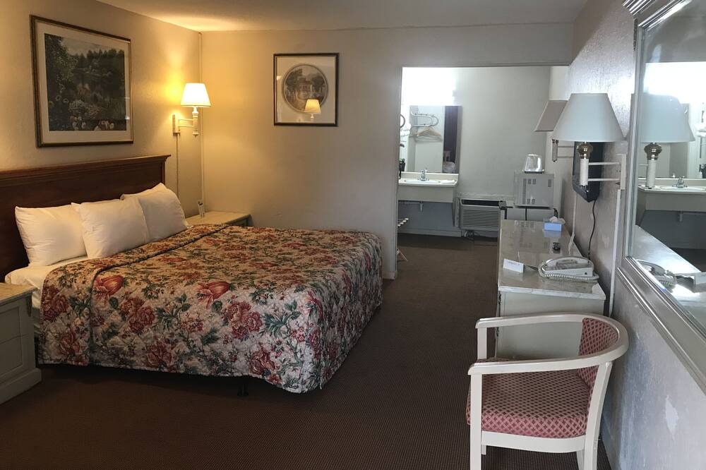 Photo of Bedroom in Berea